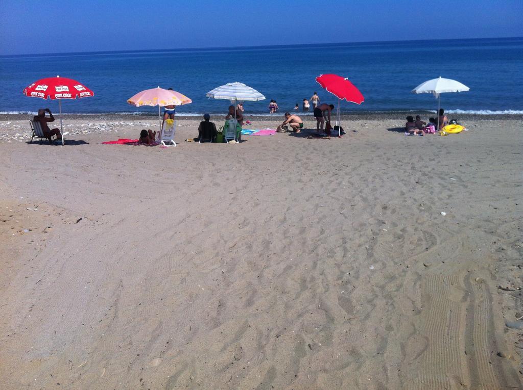 Paradise Beach Camera Mansardata Vicino Cefalu Piscina Aperta Кампофеличе-ди-Роччелла Экстерьер фото