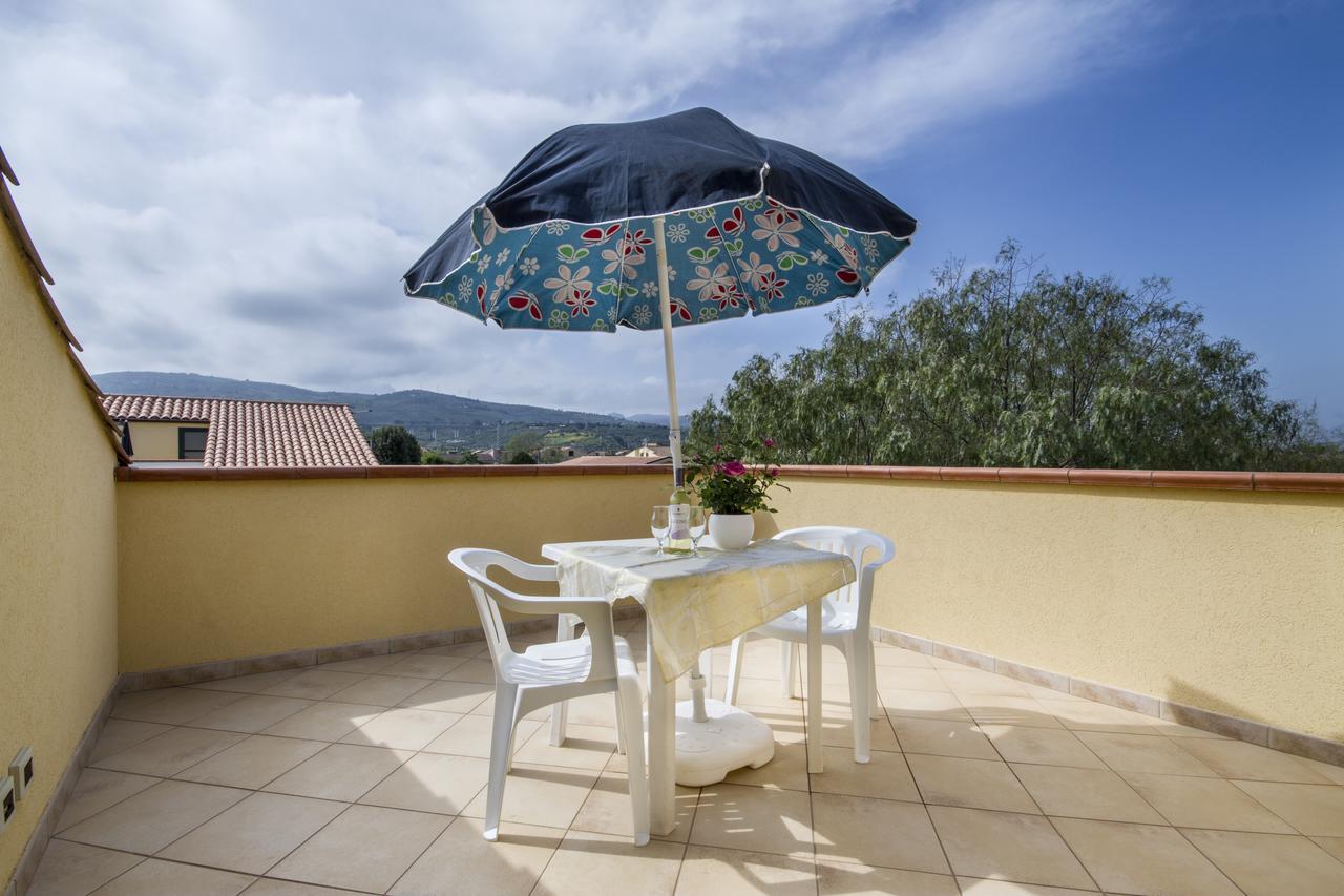 Paradise Beach Camera Mansardata Vicino Cefalu Piscina Aperta Кампофеличе-ди-Роччелла Экстерьер фото